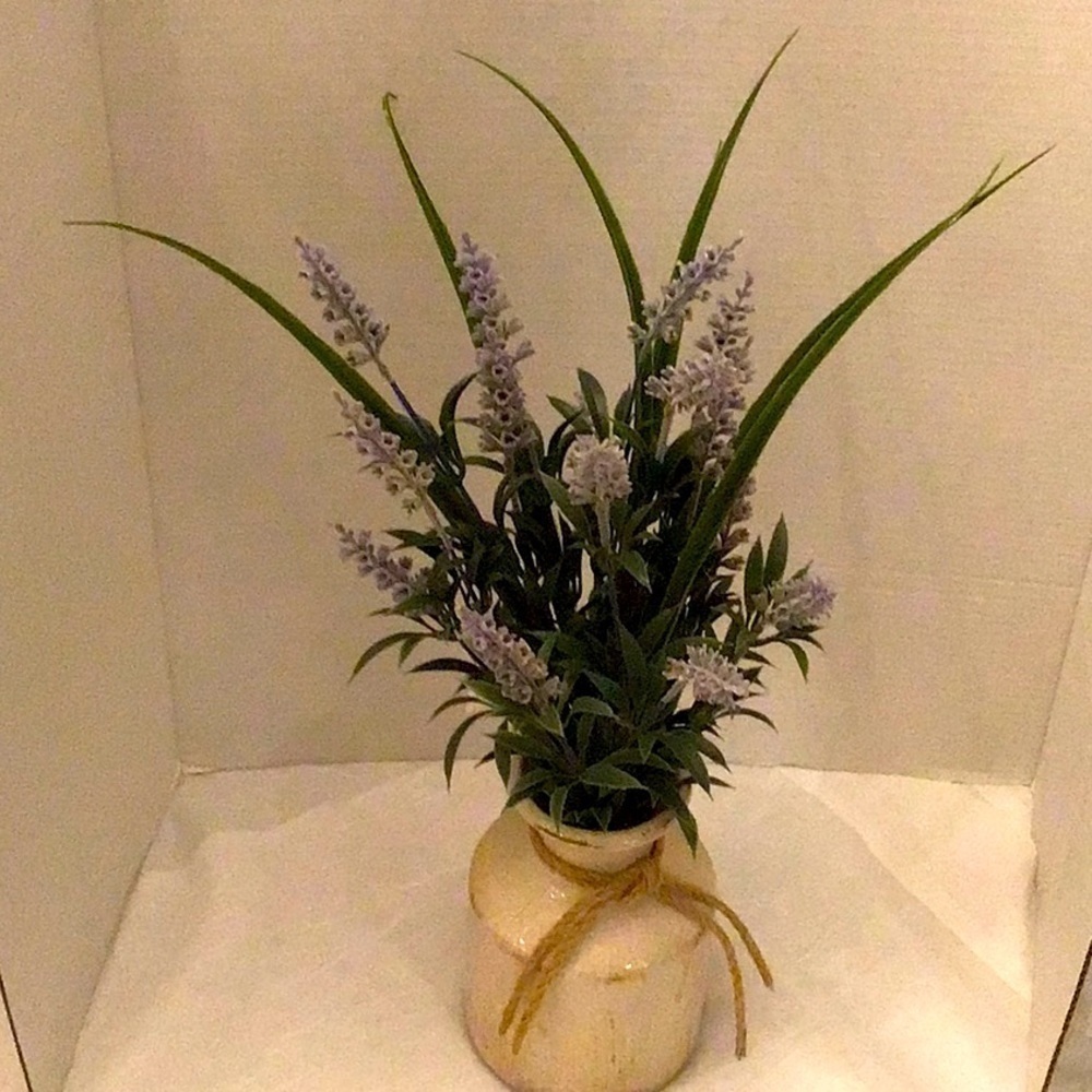 LOVELY ceramic jar with rope tie and faux lavender greenery.  NWT